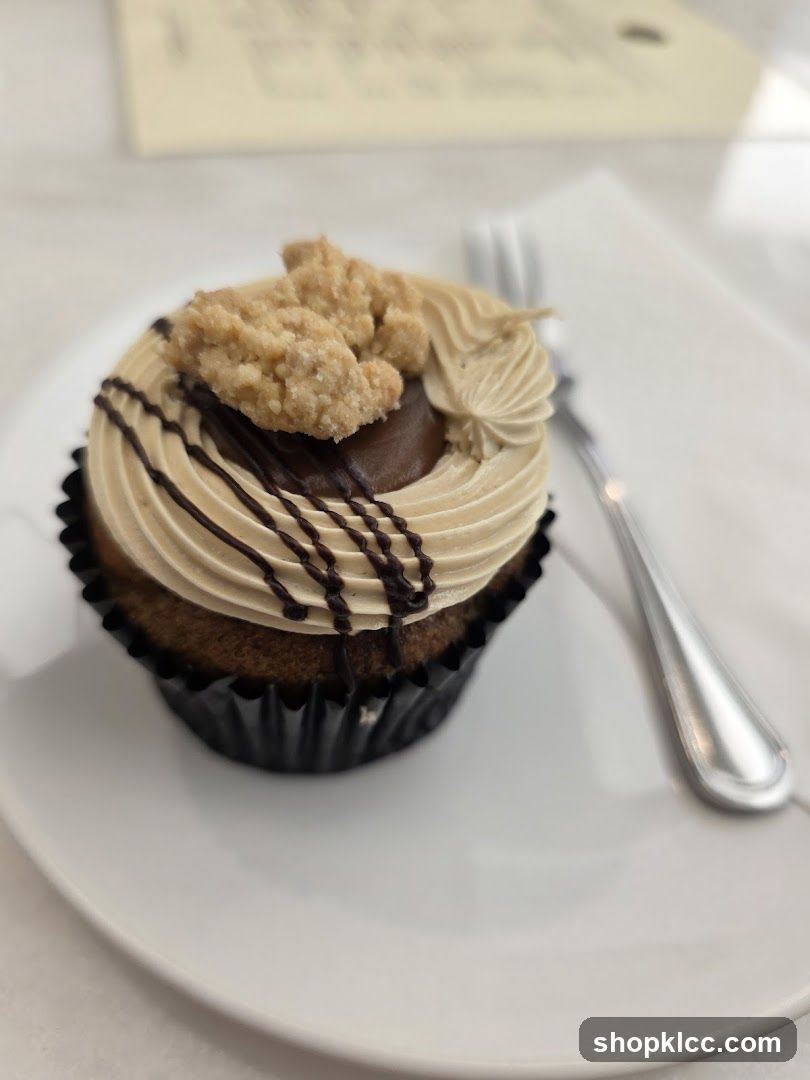 Cupcake with frosting and crumble