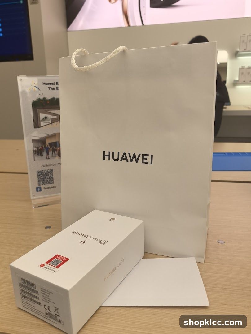 Huawei Pura 70 Box and Bag