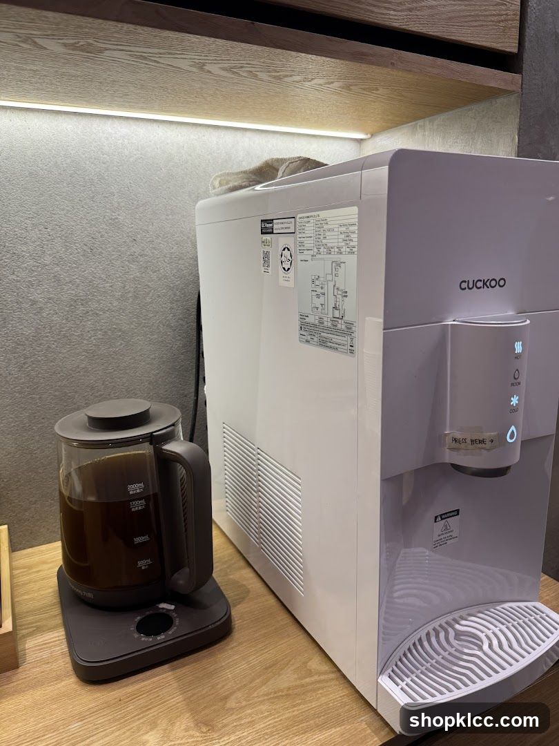 Water dispenser and kettle