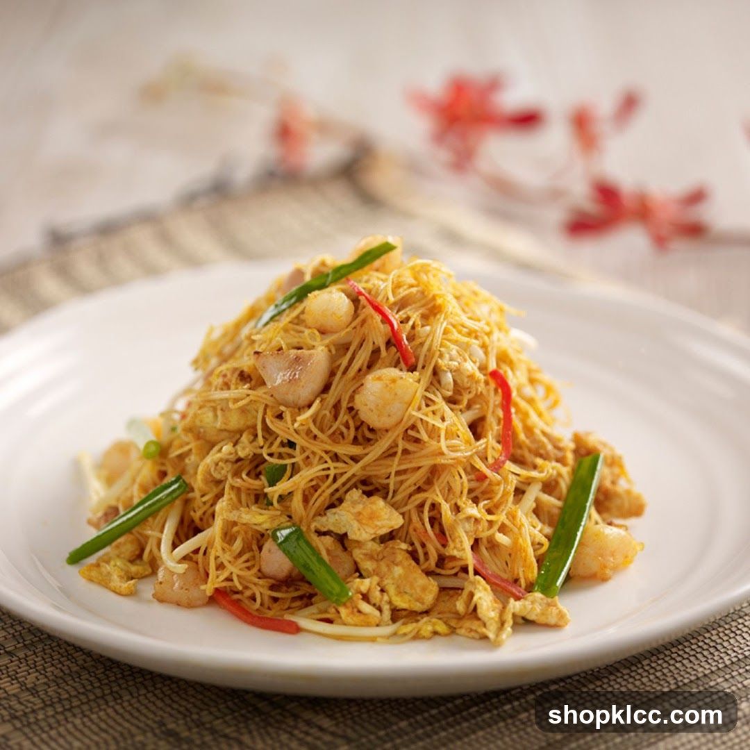 Stir-fried Noodles with Scallops and Egg