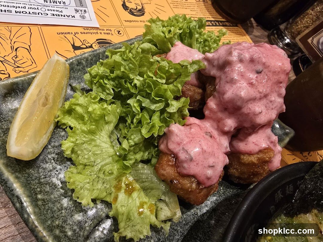 Fried Chicken with Sauce and Lemon