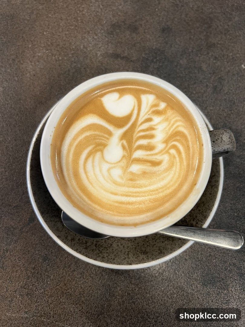 Latte with Swan Art