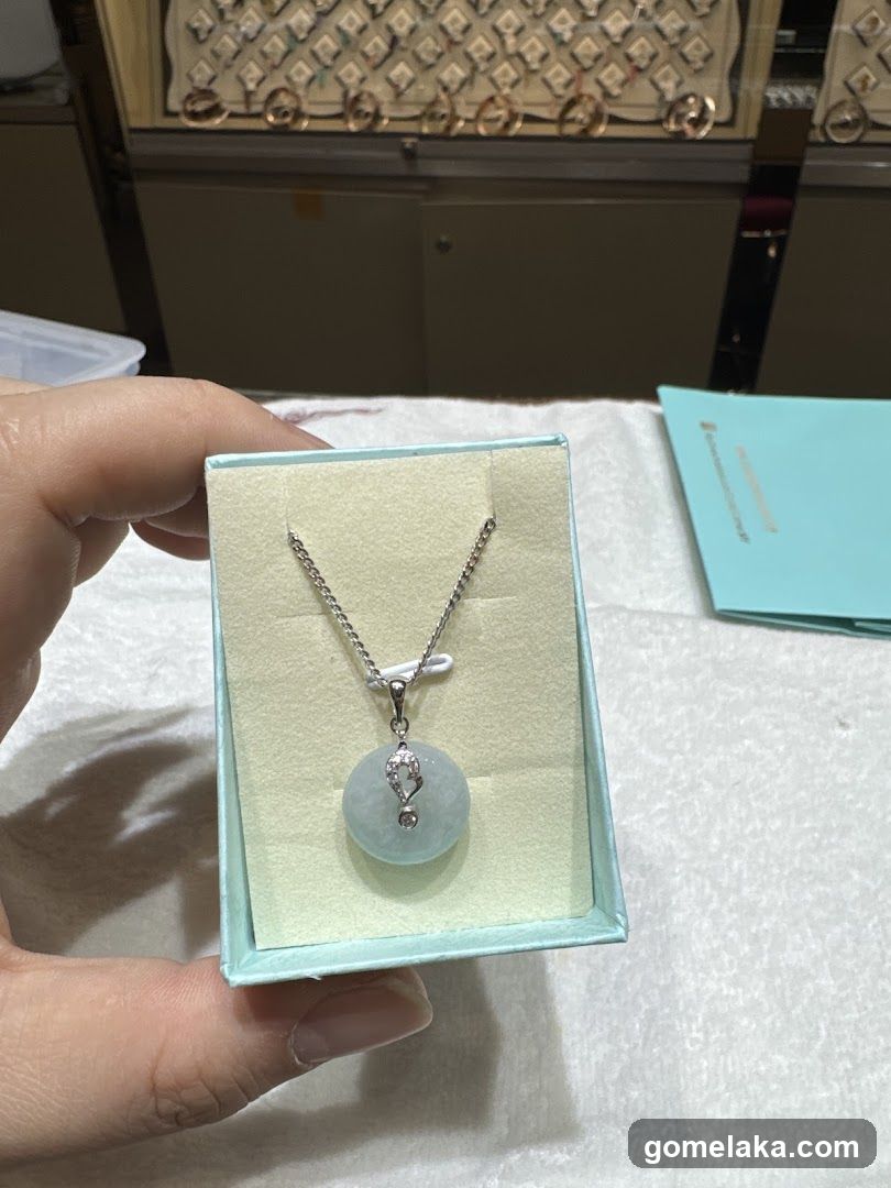 Hand holding jewelry in box