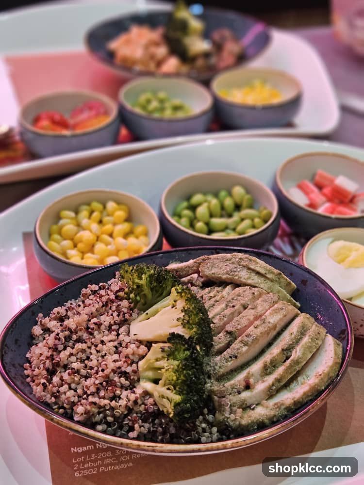 Quinoa Bowl with Chicken and Broccoli