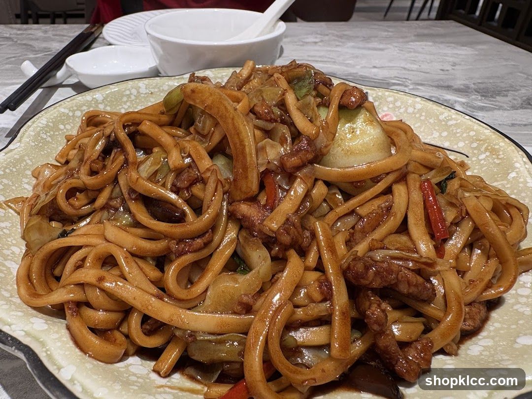 Stir-fried Noodles with Meat and Vegetables