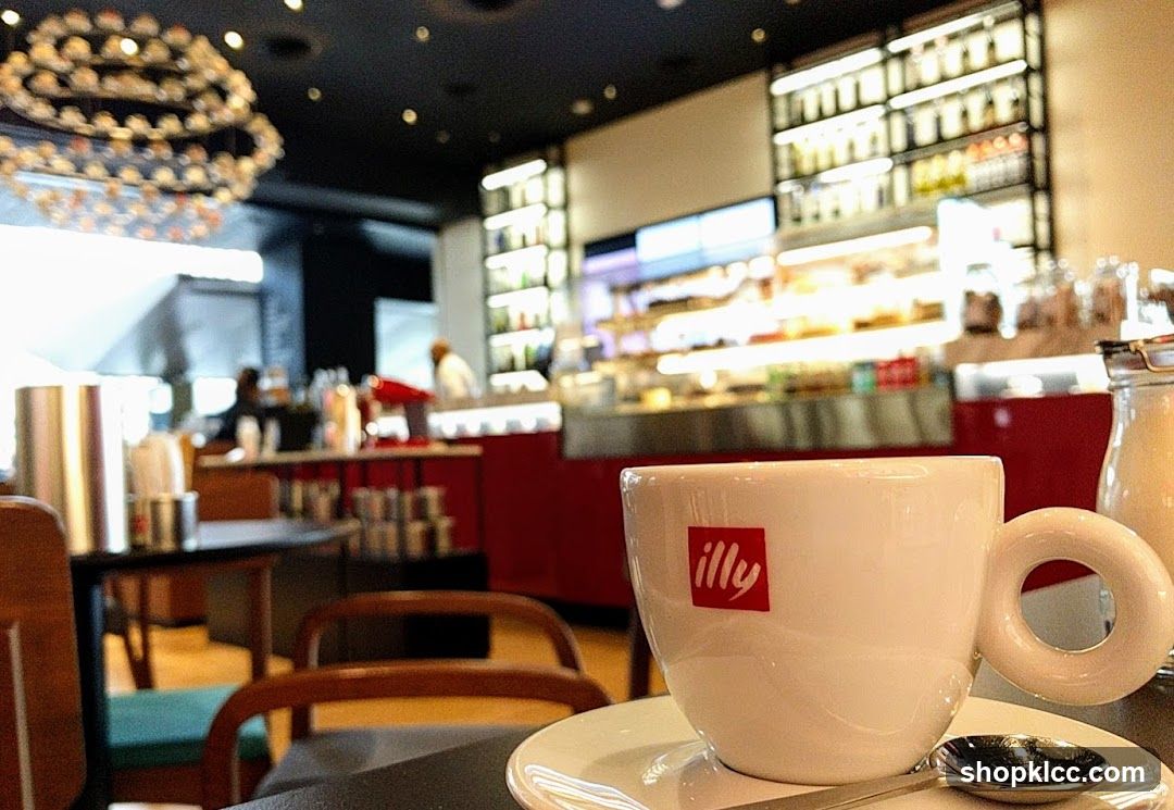 Coffee cup with Illy logo in a cafe