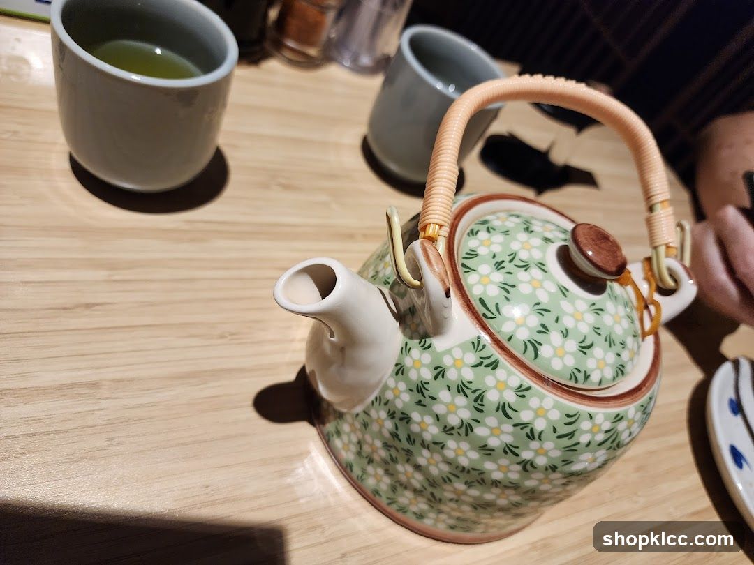 Teapot and Tea Cups