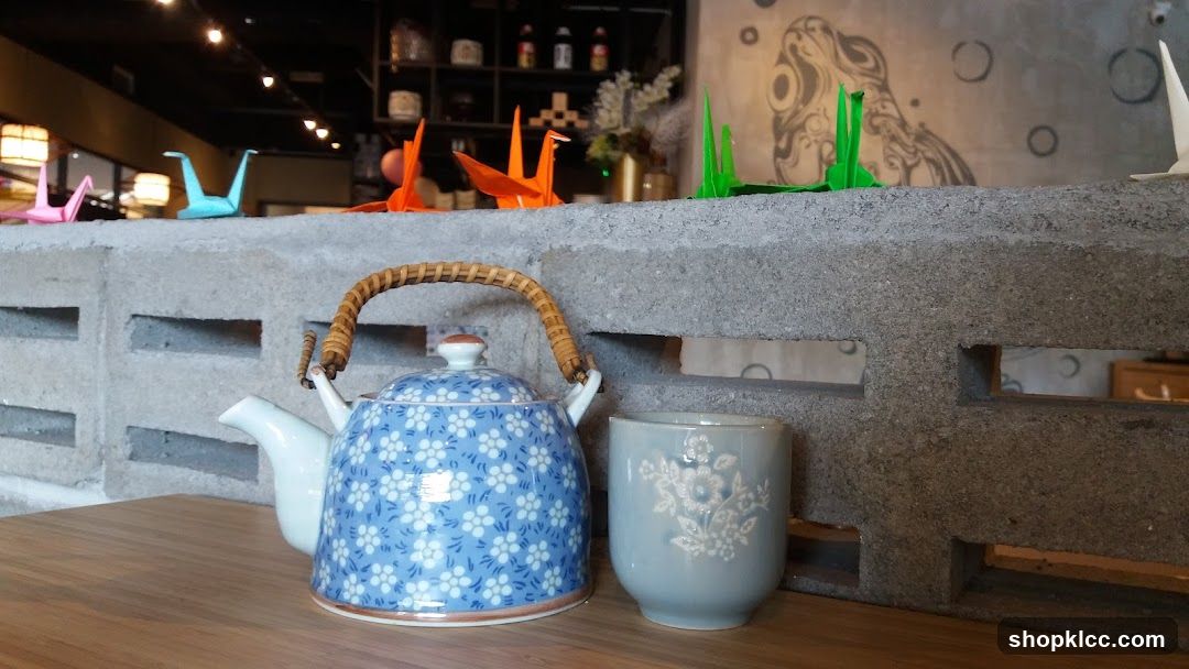 Teapot and cup with origami cranes