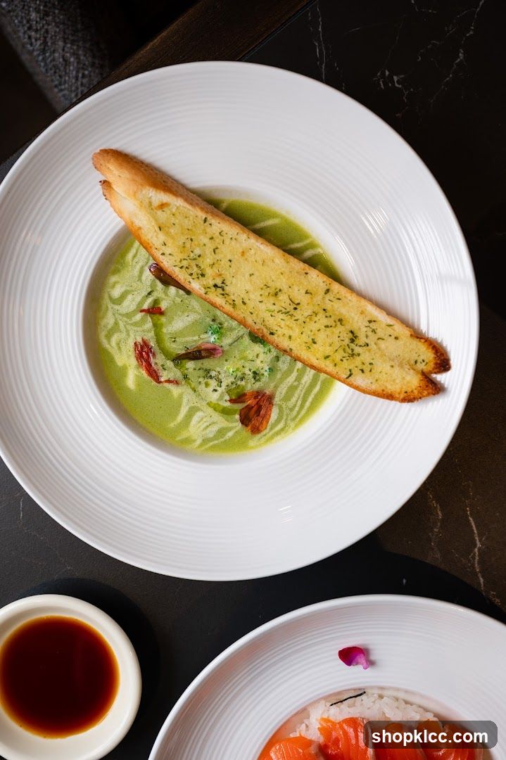 Green Soup with Garlic Bread