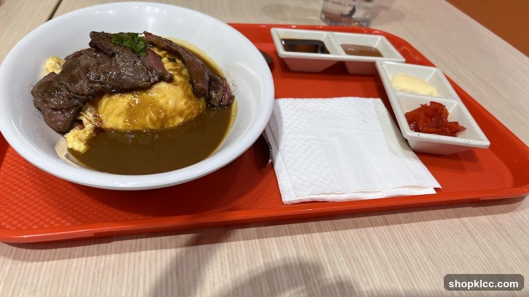 Omurice with Sliced Beef and Curry