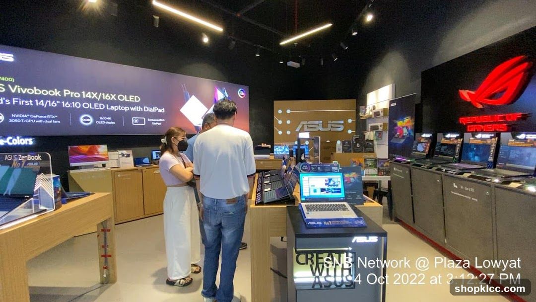 ASUS Store Interior