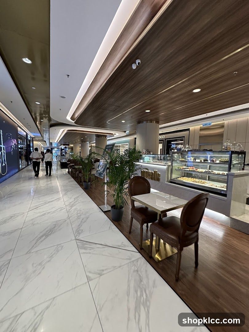 Indoor Mall Cafe Display