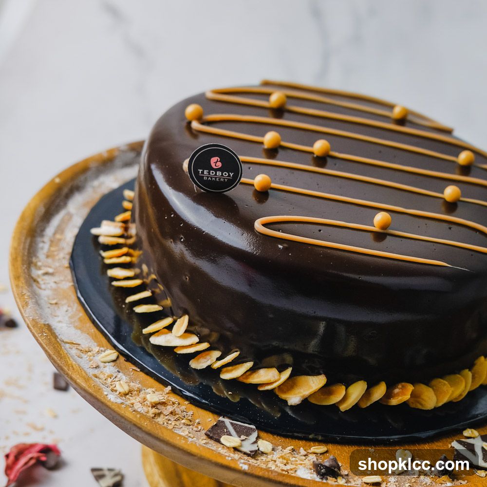Chocolate Cake with Caramel Drizzle
