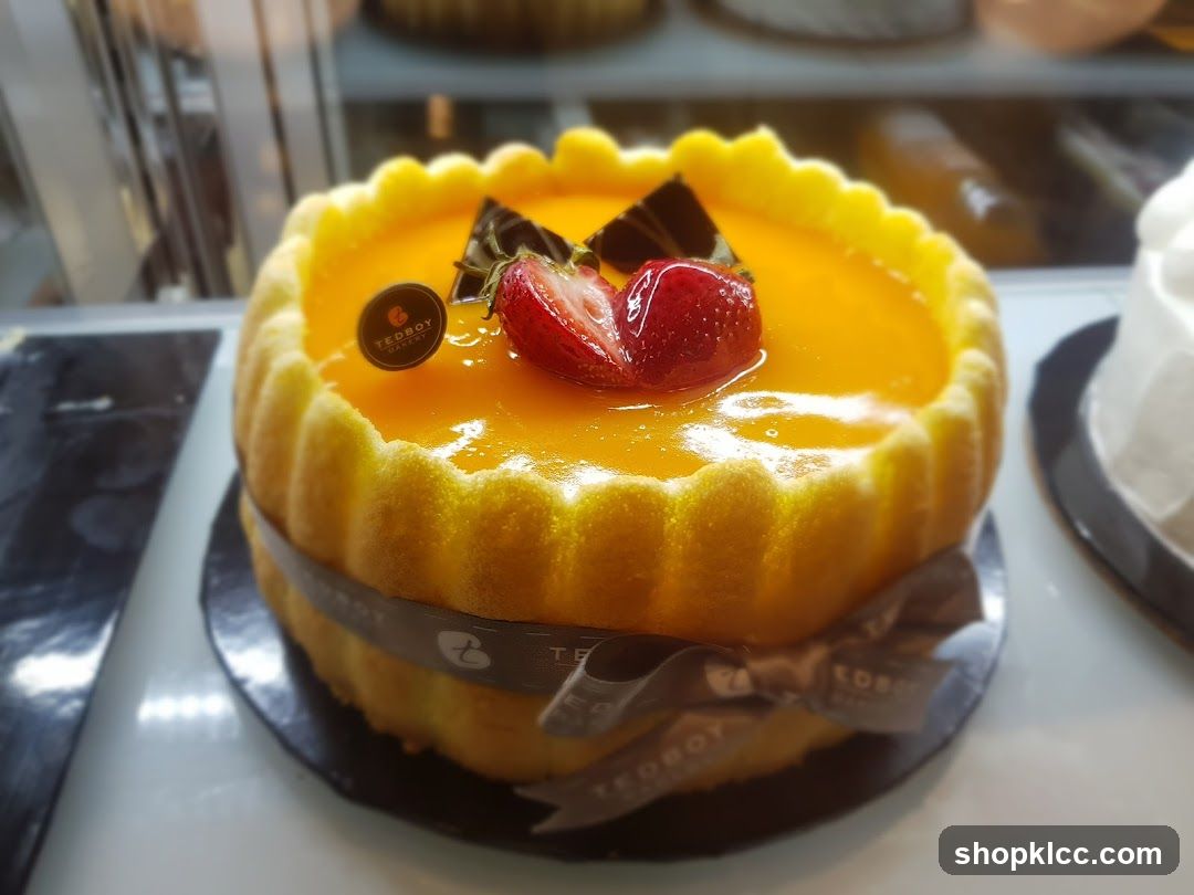 Orange Cake with Strawberry