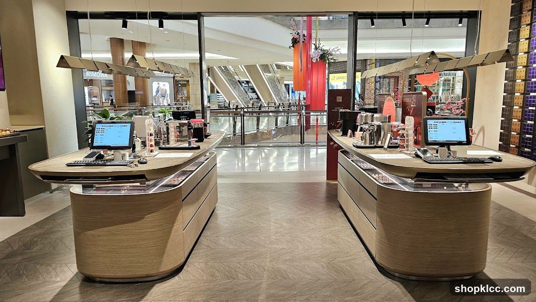 Modern Retail Display Counters