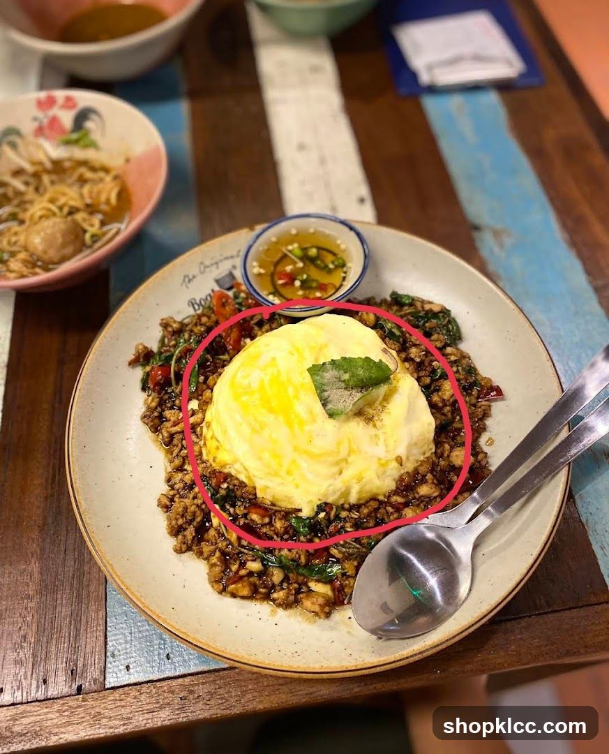 Omelet with Minced Meat and Basil