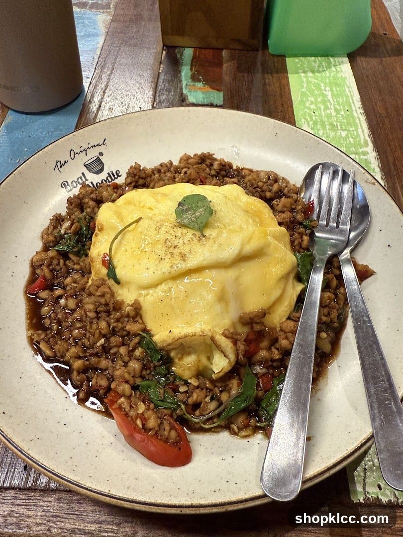 Omelet with Minced Meat and Basil