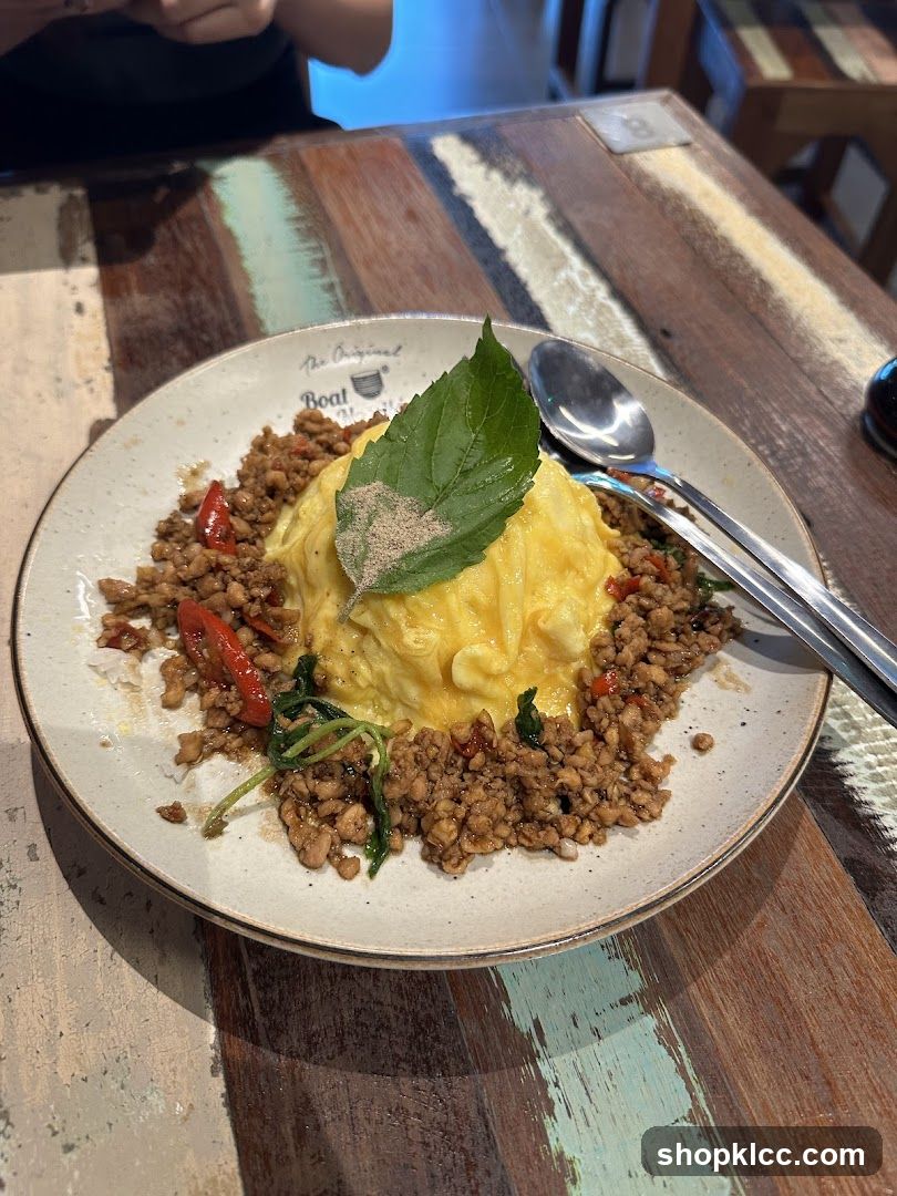 Omelette with Minced Meat and Basil