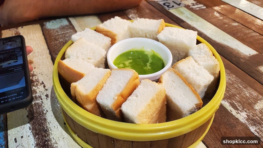 Bread with Pandan Dip