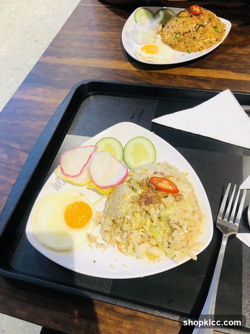 Fried Rice with Egg and Crackers