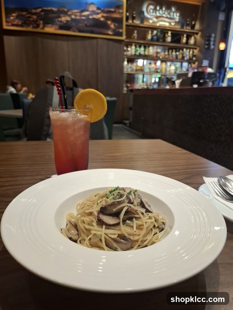 Mushroom Spaghetti and Cocktail