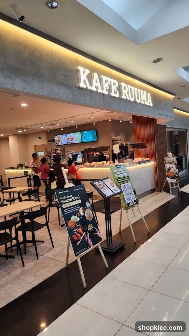 Kafe Ruuma storefront interior view