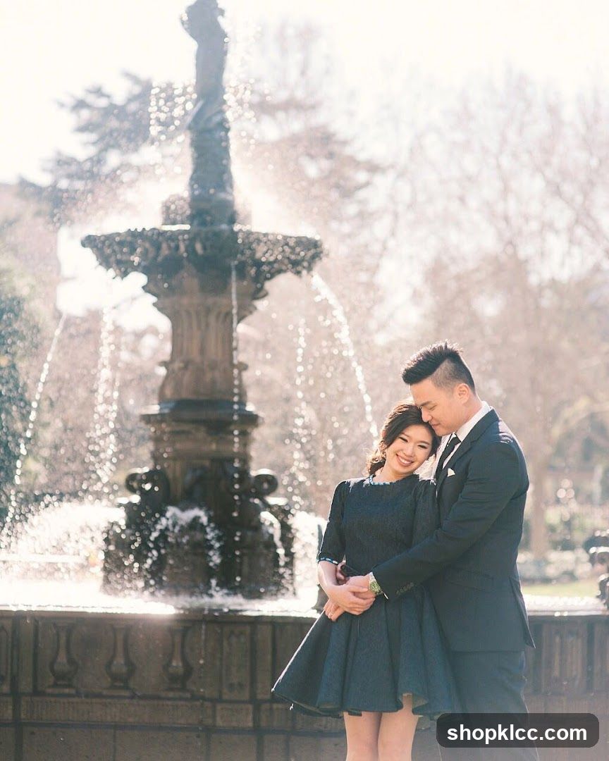Couple posing in front of a fountain