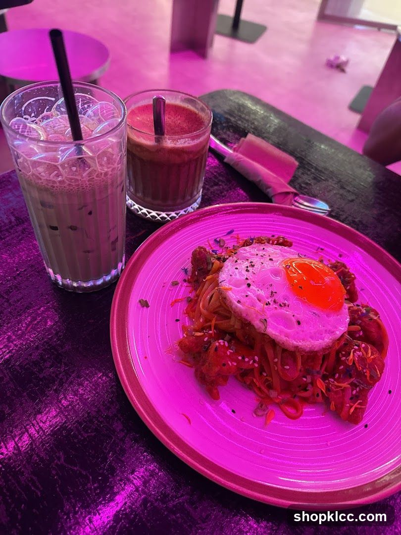 Noodles with Fried Egg and Drinks