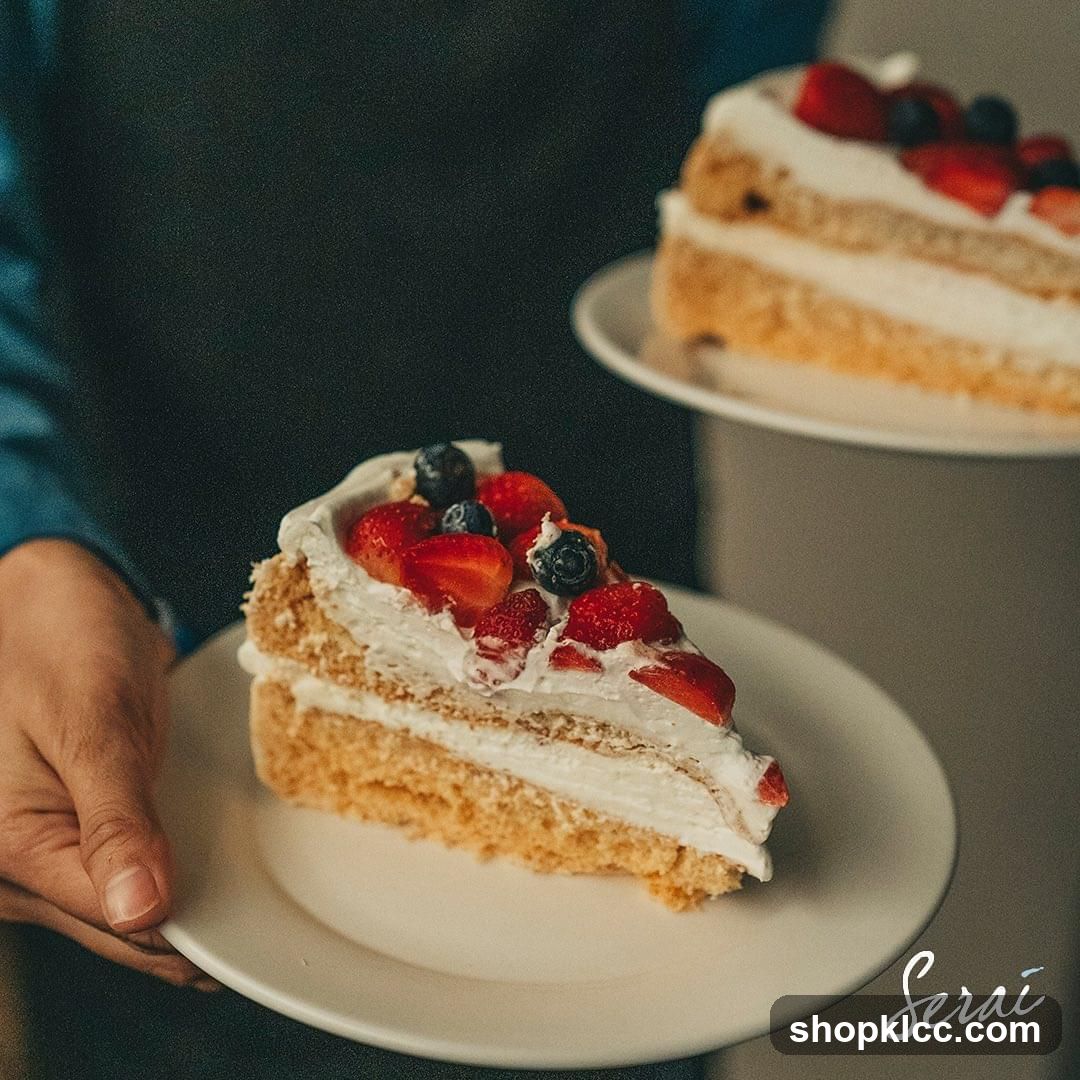 Berry Cake Slices
