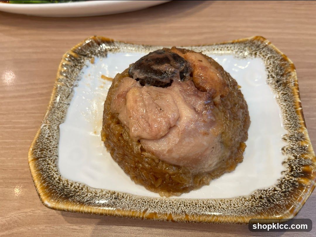 Steamed Sticky Rice with Chicken and Mushroom
