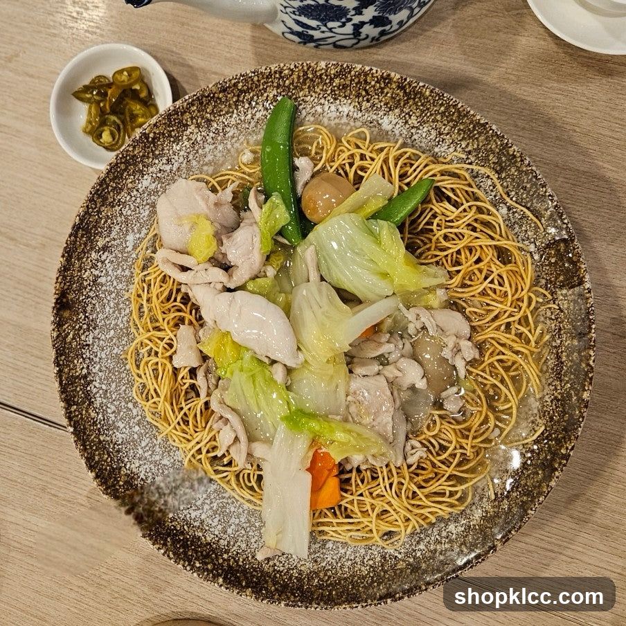 Crispy Noodles with Meat and Vegetables