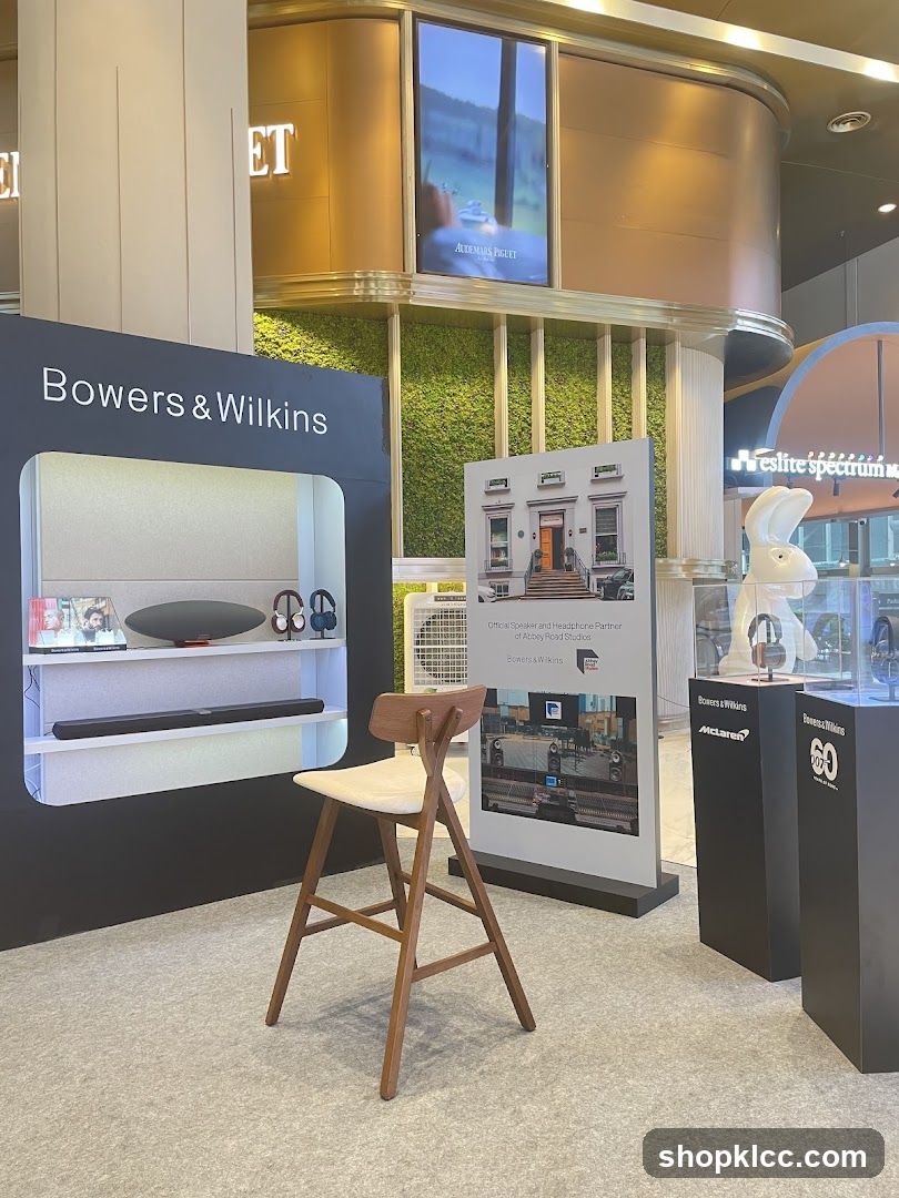 Bowers & Wilkins Display