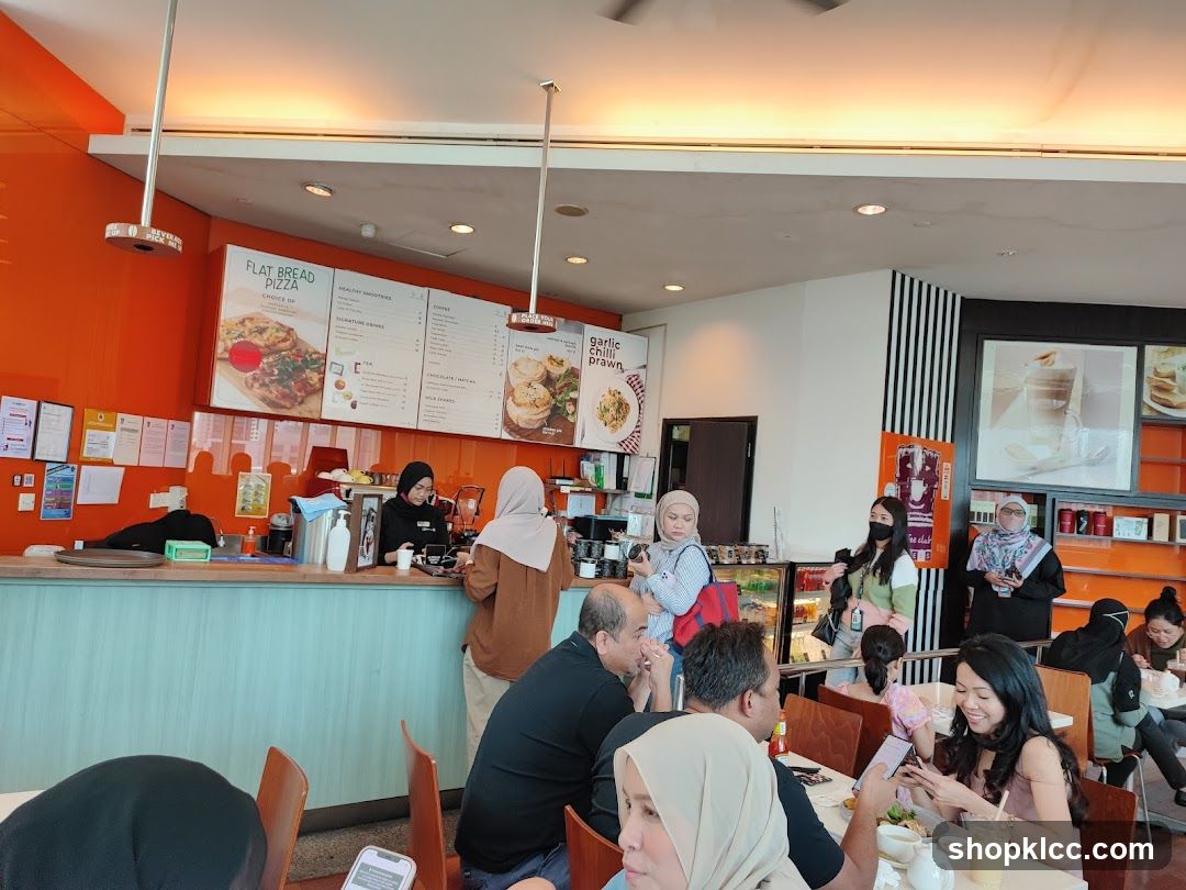 Diners at a cafe