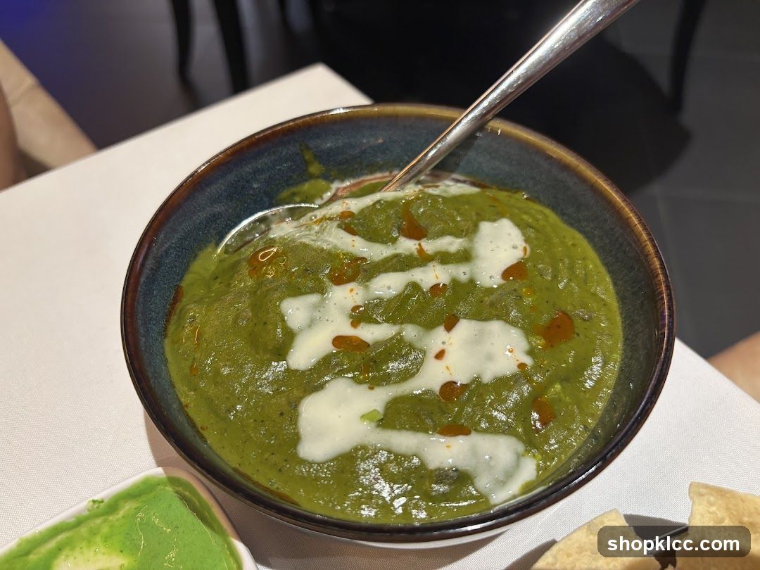 Spinach Curry with Cream and Bread