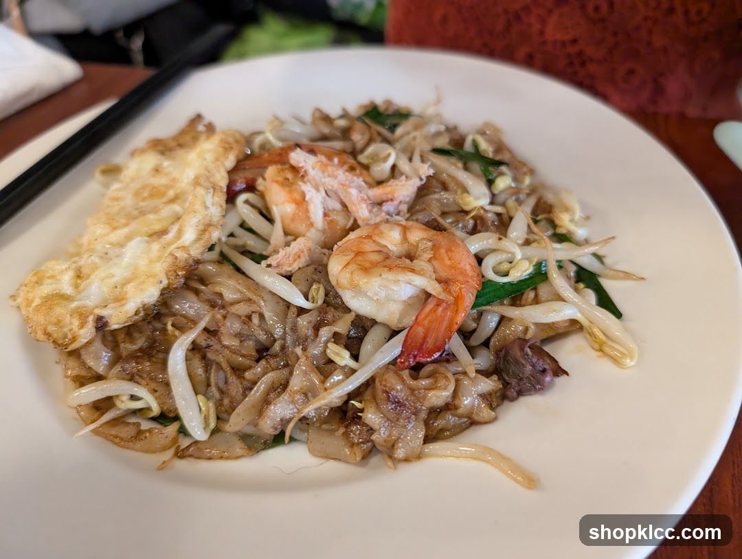 Stir-fried Noodles with Shrimp and Egg