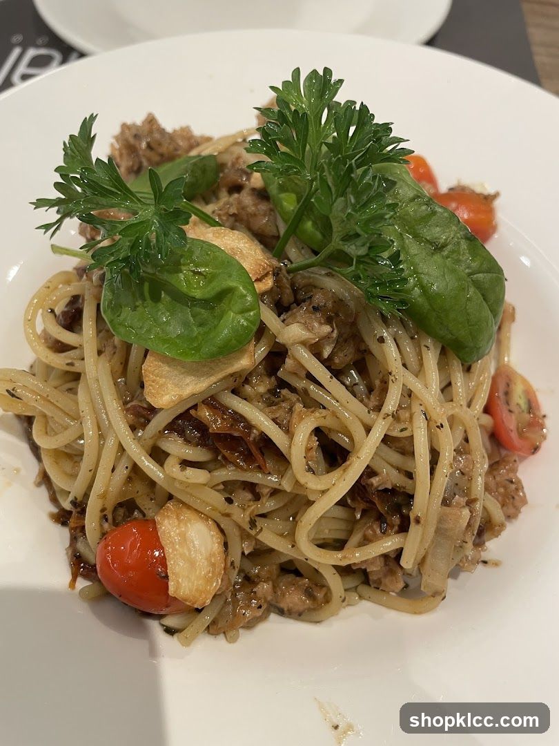 Spaghetti with Tuna and Cherry Tomatoes
