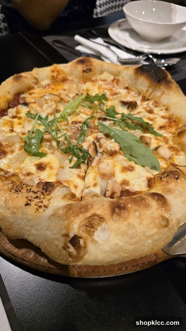 Pizza with Chicken and Arugula