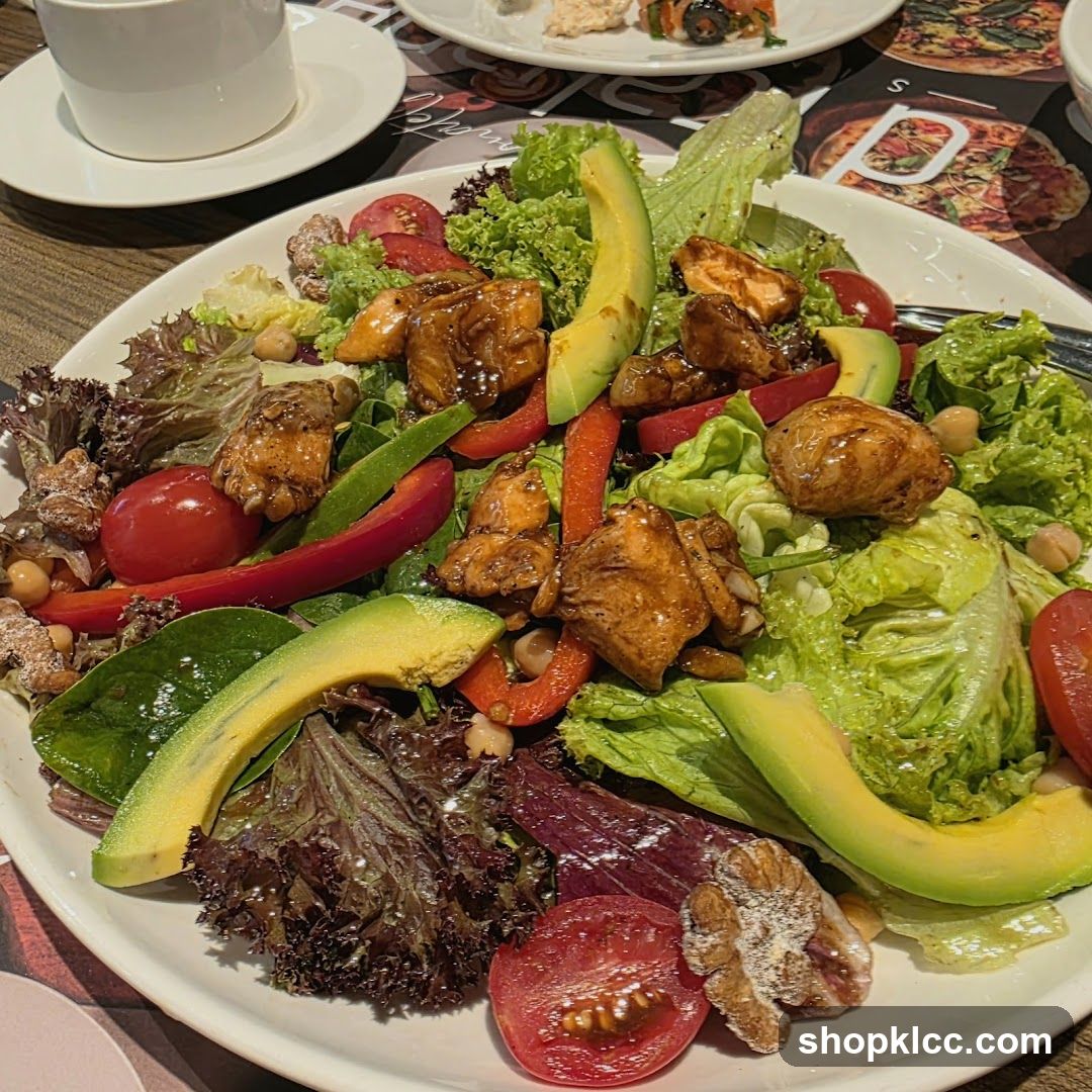 Chicken Salad with Avocado and Tomatoes
