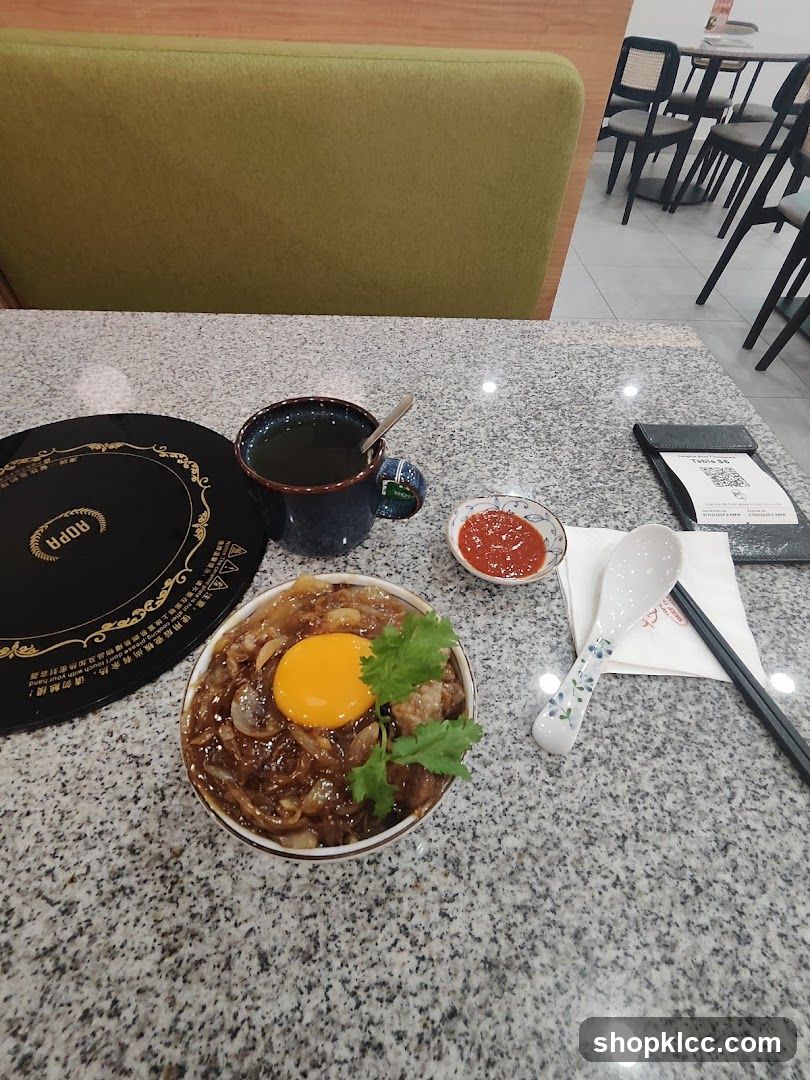 Donburi with Egg and Tea