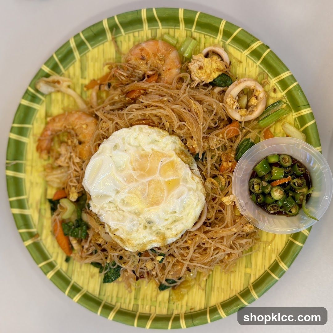 Fried Noodles with Seafood and Egg