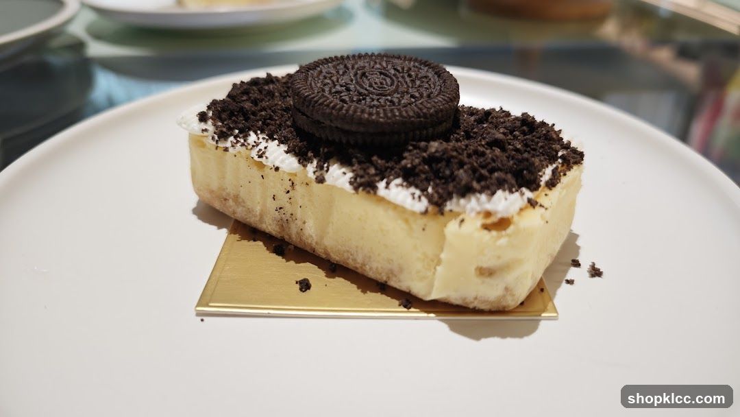 Oreo Cheesecake Slice