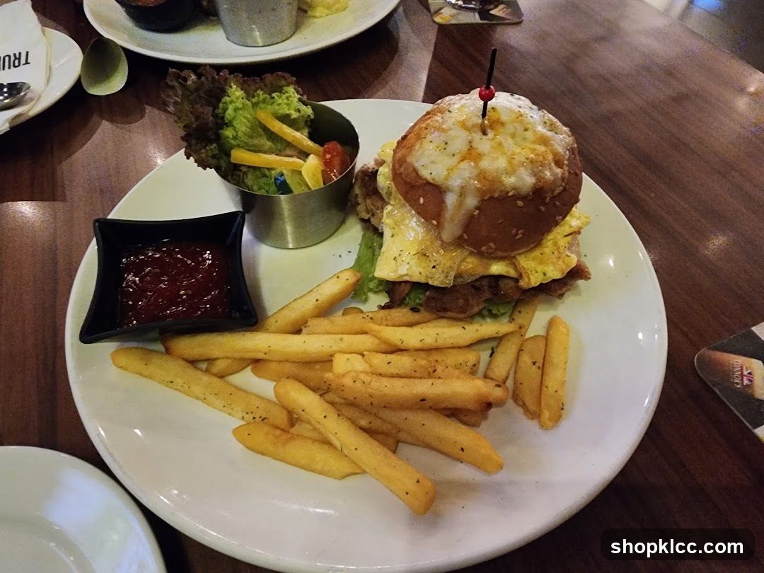 Cheeseburger with Fries