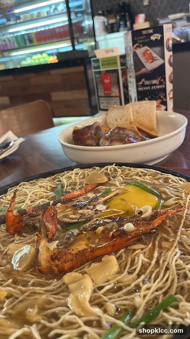 Noodles with Lobster and Meat Dish