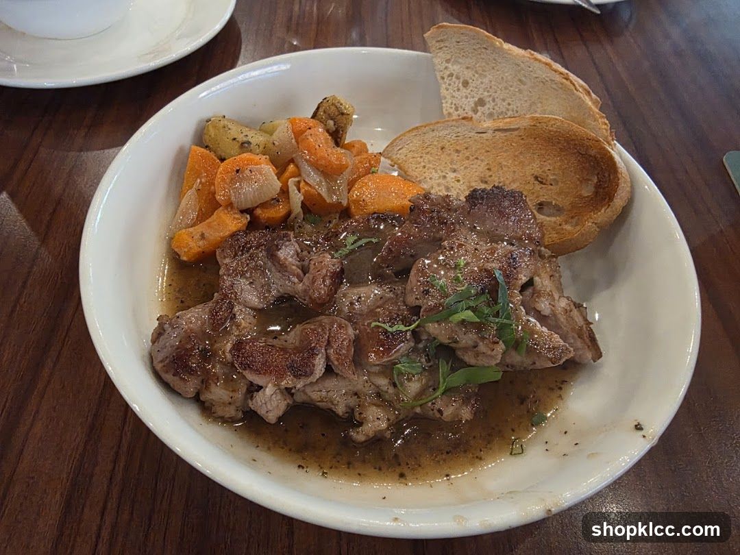 Steak with vegetables and bread