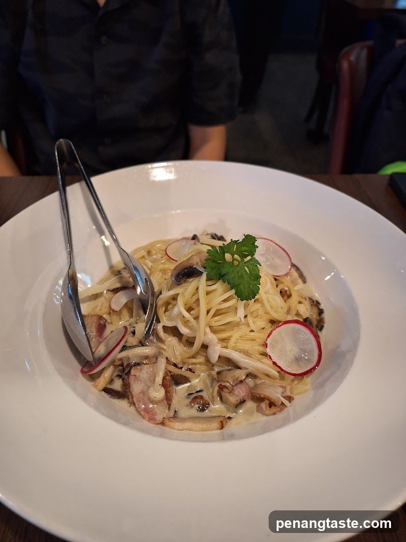 Creamy Mushroom and Bacon Pasta