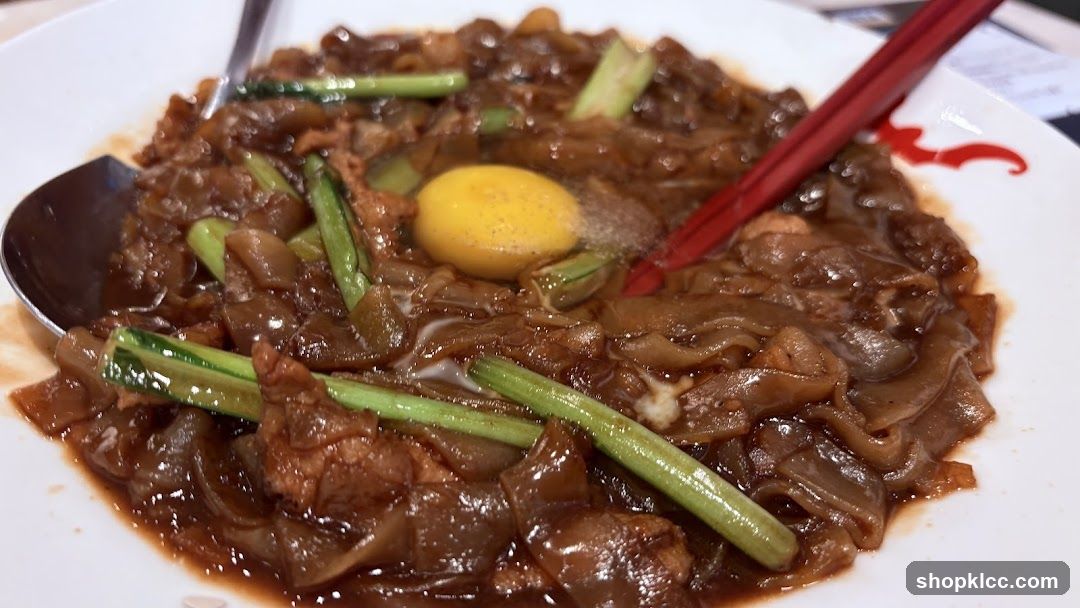 Noodles with Egg and Greens
