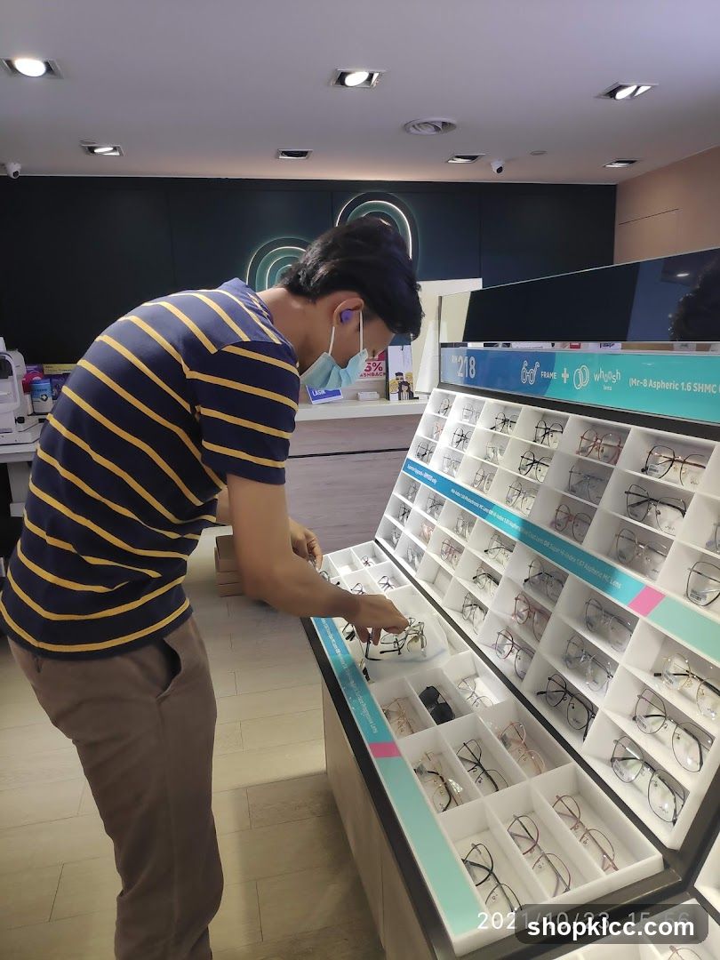 Eyeglasses Display