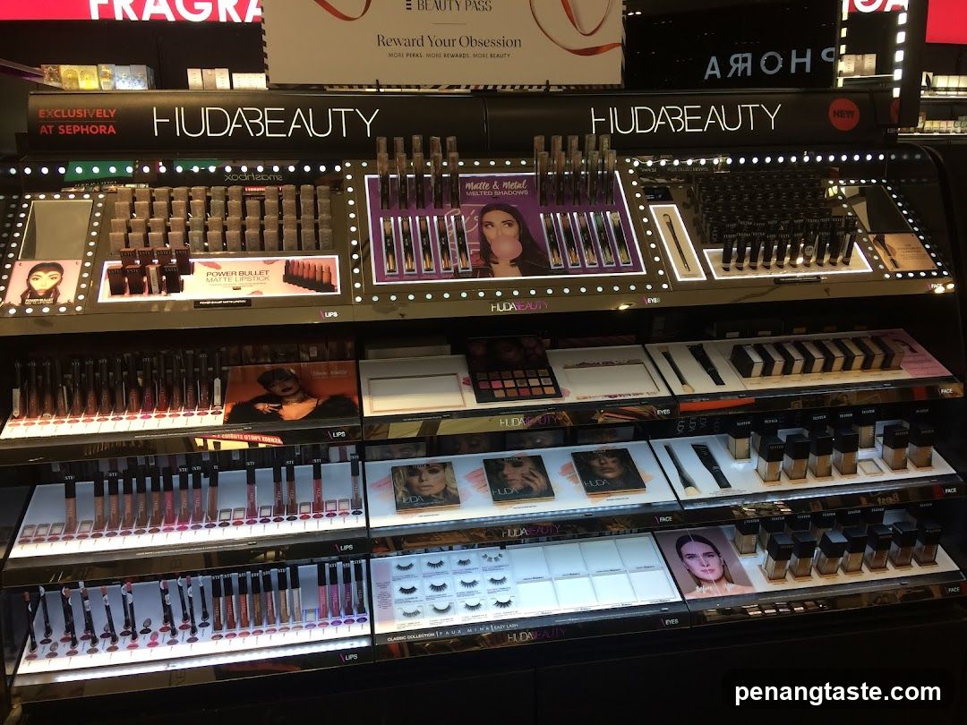 Huda Beauty Display