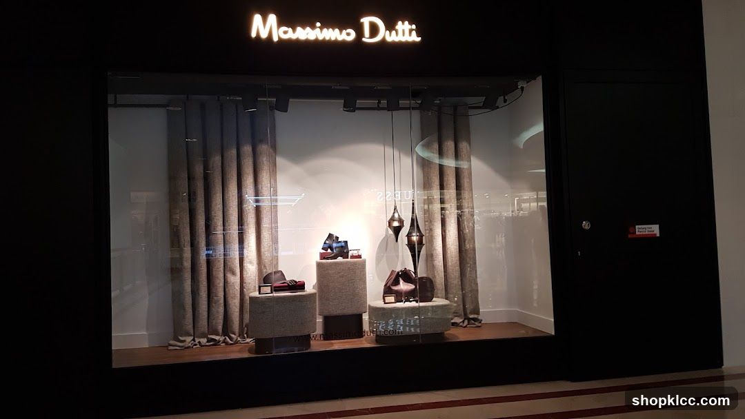 Massimo Dutti Storefront