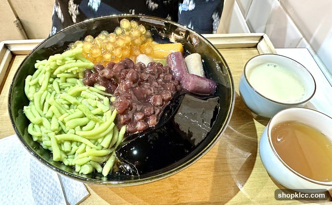 Dessert Bowl with Toppings and Drinks